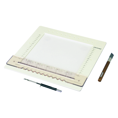 The Multipurpose Spotting Guide is used for setting up chromatograms on conventional 20 x 20 cm layers.